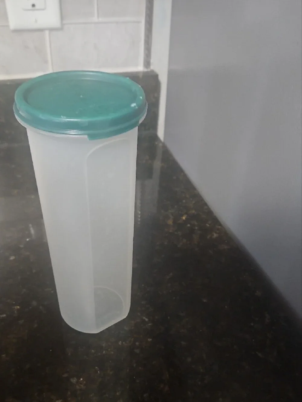 Vintage Tupperware  1643-7, Tall Plastic Pasta Storage Container with Green Lid